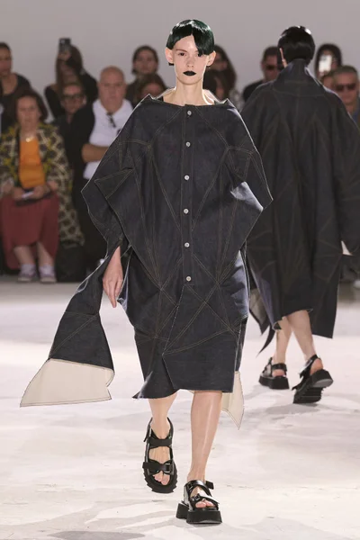 Look 32
